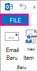 Cuplikan layar bagian kiri pita Outlook dengan File dipilih