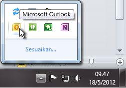 Area pemberitahuan diperluas untuk memperlihatkan ikon Outlook