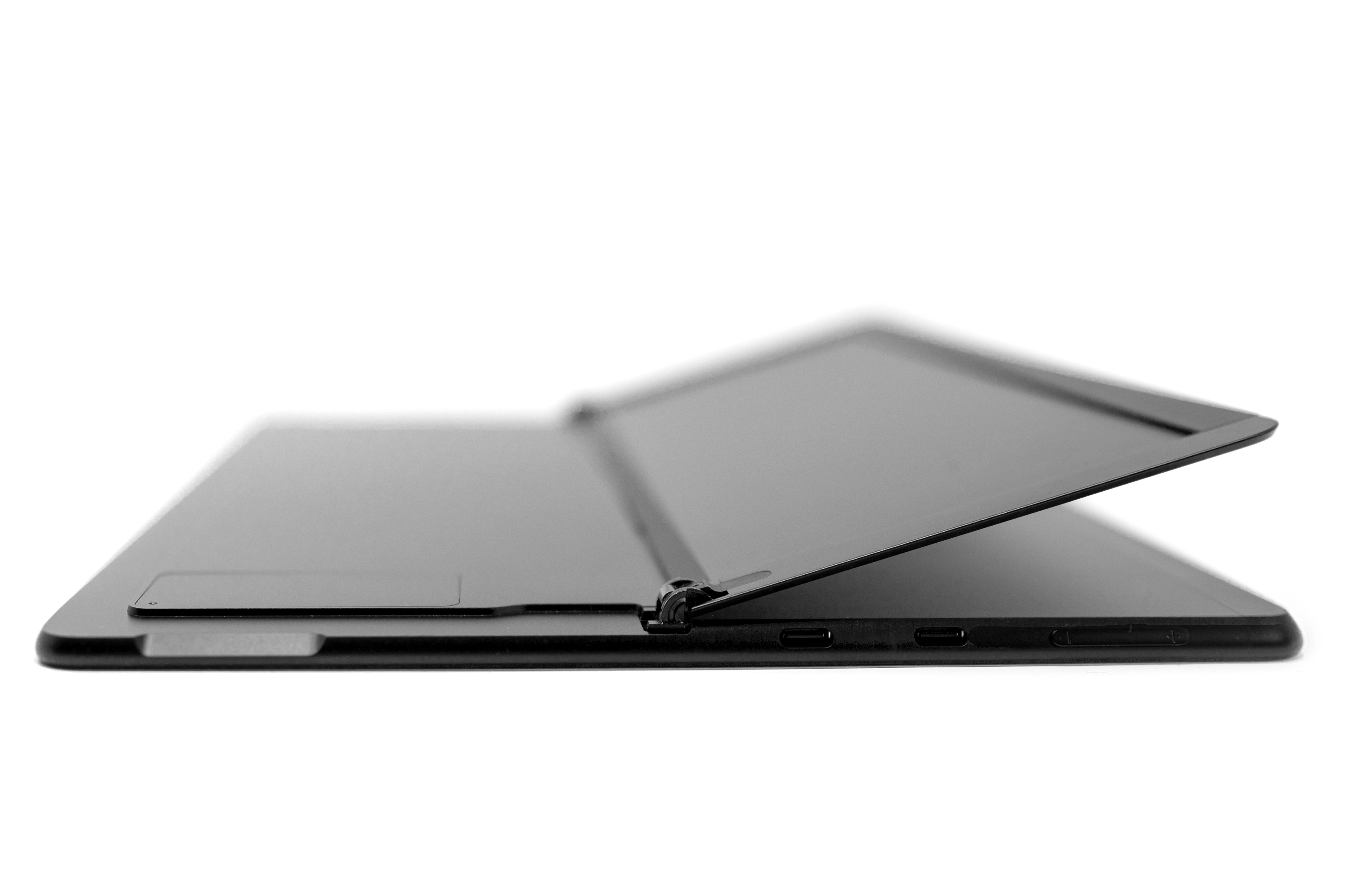 Sebuah Surface Pro X dengan penopang diangkat untuk membuka pintu SIM.