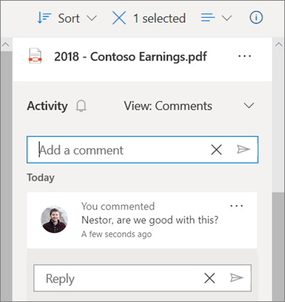 Panel detail OneDrive, memperlihatkan komentar yang ditinggalkan pada file bersama dan bidang untuk menambahkan komentar