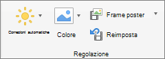 La schermata mostra il gruppo regola nella scheda Formato video con le opzioni di correzioni, colore, cornice poster e Reimposta.