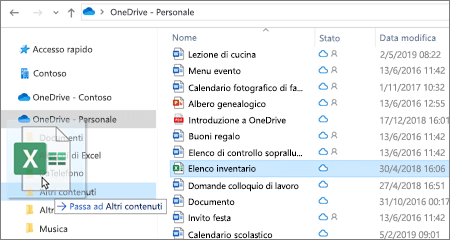 Screenshot dello spostamento di un file in un'altra cartella in OneDrive.