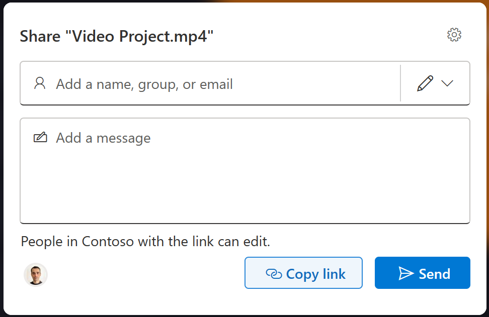 完成したビデオへのリンクを送信して、組織内のユーザーが見ることができるようにする