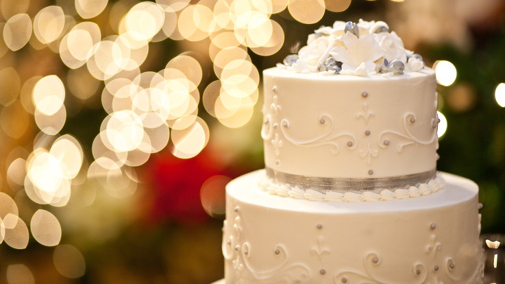 fotoattēls ar kāzu kūku
