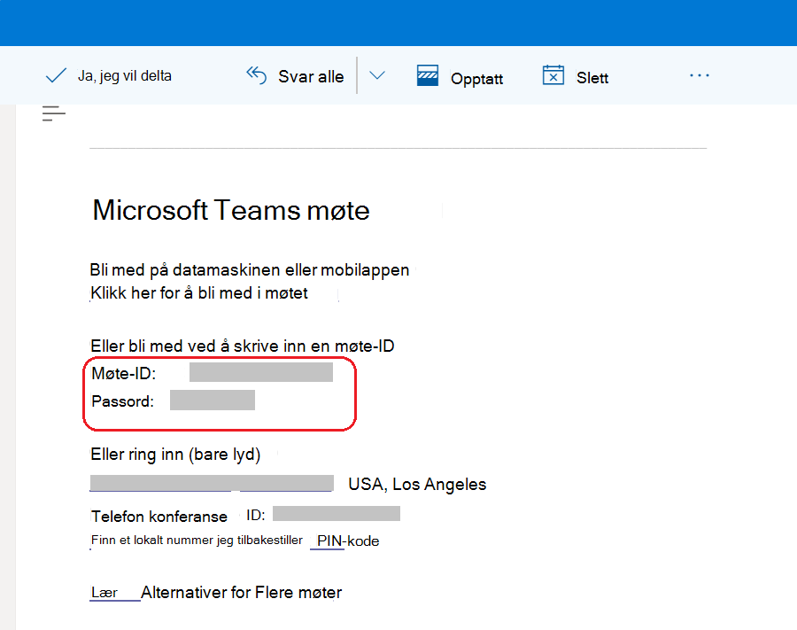 Bilde som viser alternativene for Teams møteinnføyning nederst i en møteinvitasjon i Outlook. Møte-ID og passord er uthevet. 