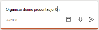 Skjermbilde av Copilot i PowerPoint som viser en melding om å organisere presentasjonen