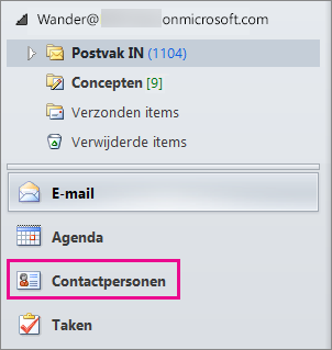 Als u uw contactpersonen wilt bekijken, kiest u onder in het navigatiemenu van Outlook de optie Contactpersonen.