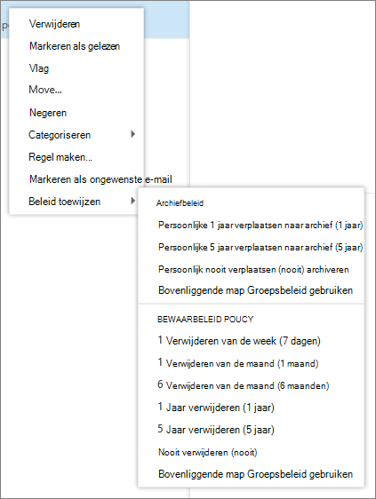 Een schermopname toont een snelmenu met de optie Beleid toewijzen geselecteerd, waarin het archief- en bewaarbeleid wordt weergegeven dat beschikbaar is om toe te passen op het geselecteerde e-mailbericht.