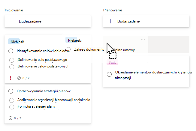 Przeciąganie zadania między zasobnikami w widoku tablicy