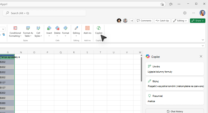 Zrzut ekranu przedstawiający miejsce, w którym należy wybrać przycisk Copilot na wstążce programu Excel.