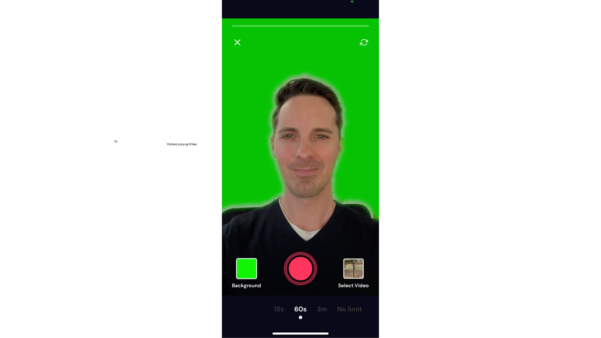 Użytkownik korzystający z efektu zielonego ekranu w aplikacji Cliphcamp dla systemu iOS