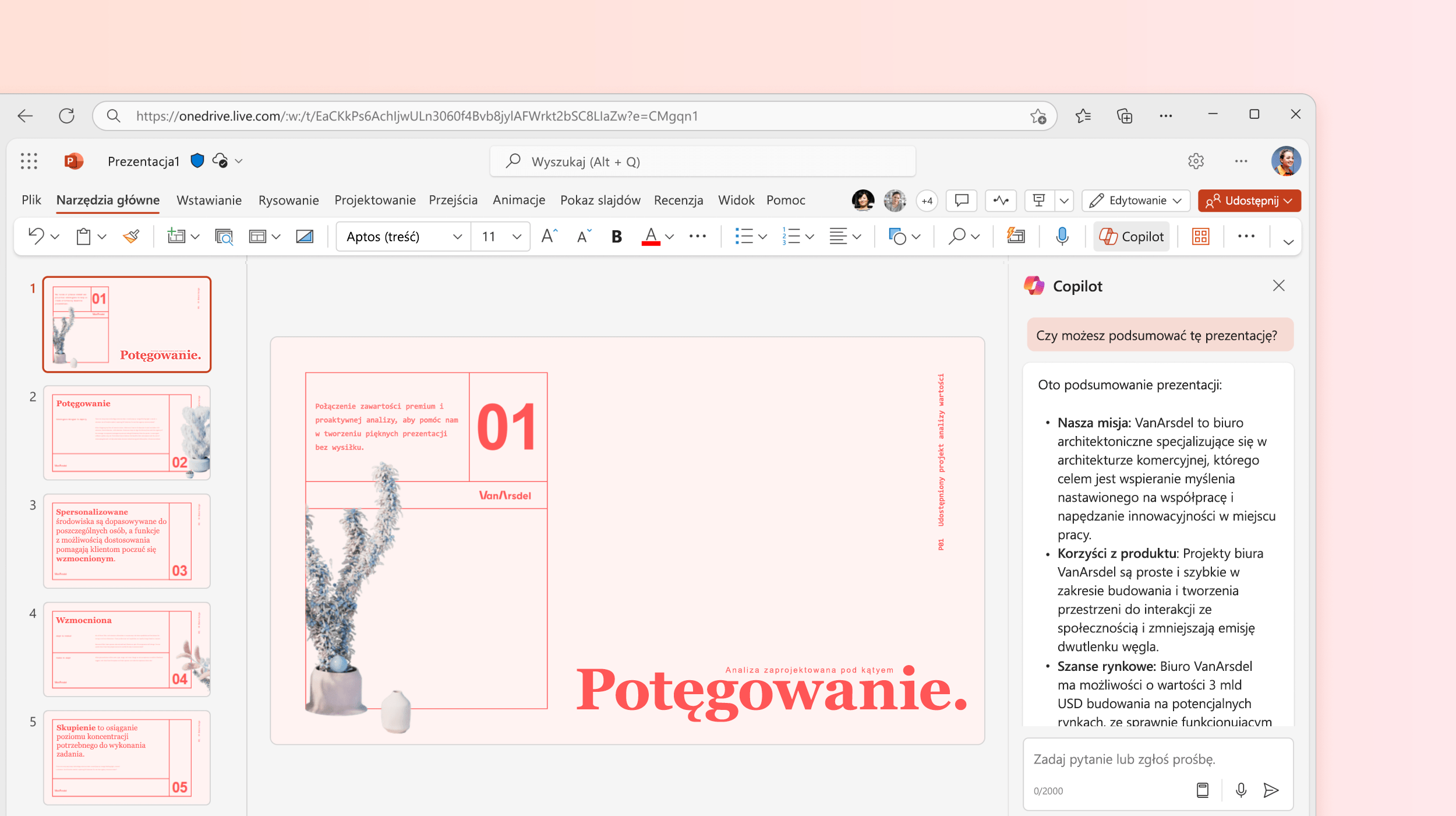 Zrzut ekranu przedstawiający program Copilot w programie PowerPoint podsumowujący prezentację.