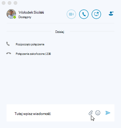 Zrzut ekranu przedstawiający okno wiadomości błyskawicznych z kursorem na ikonie Wyślij plik.