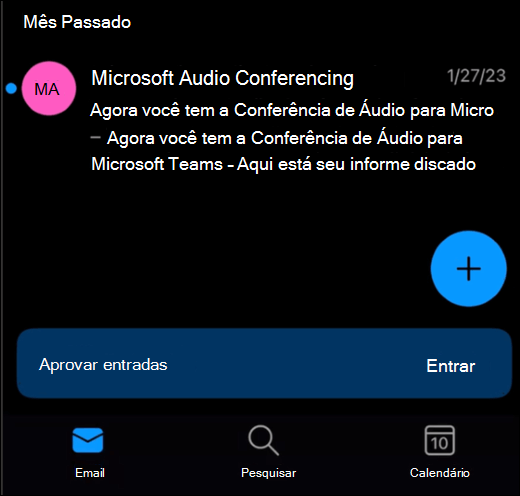 Uma caixa de entrada no Outlook mobile mostrando um banner na parte inferior da tela com um botão "entrar".
