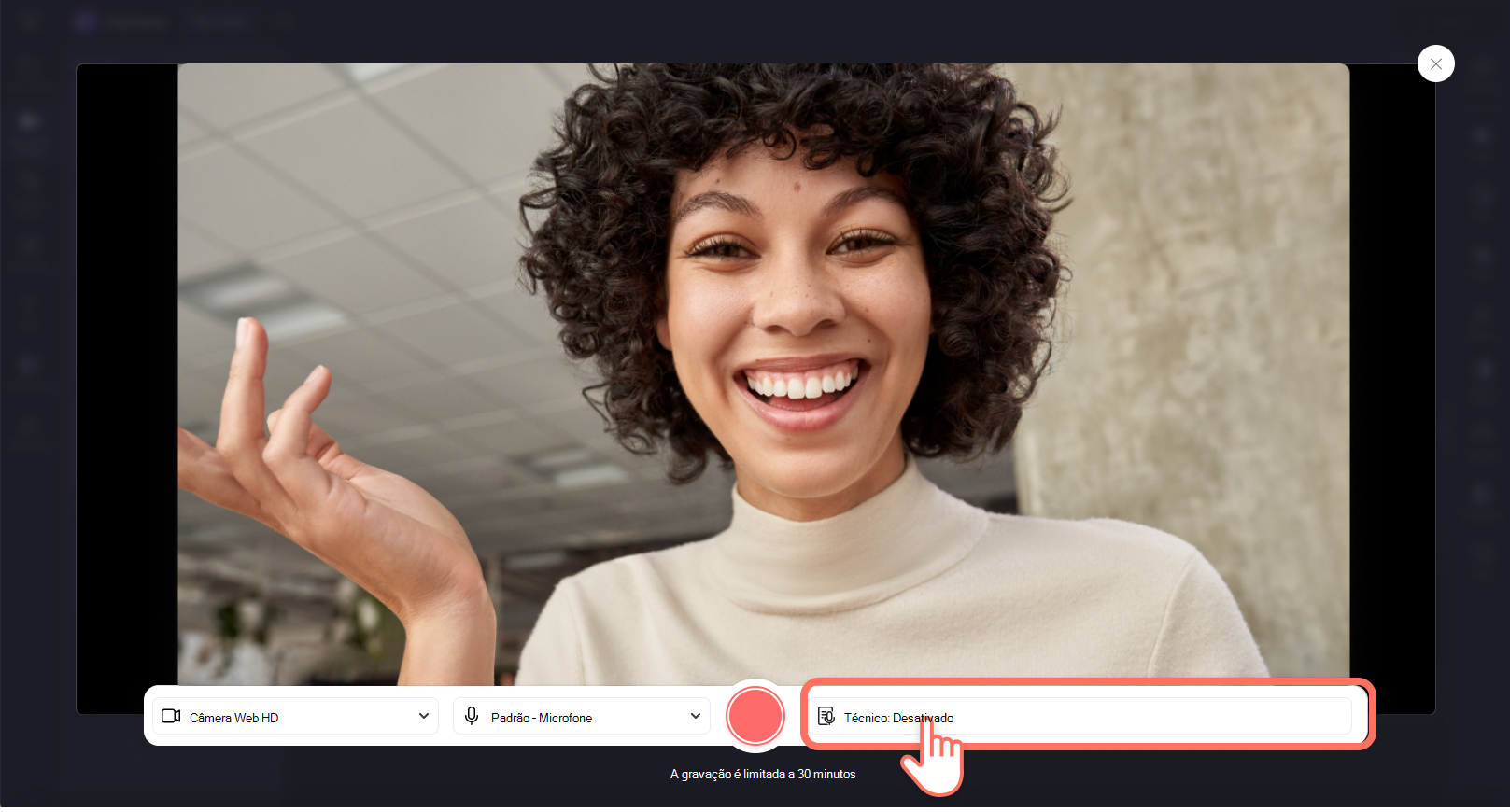 Uma imagem de um utilizador a clicar no botão orientador de orador.