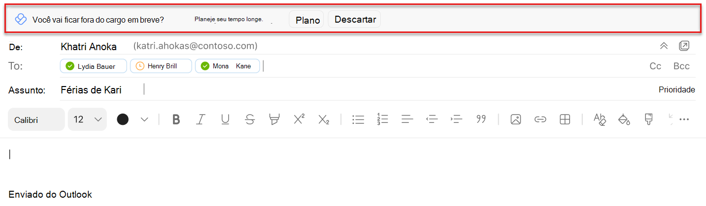 Captura de tela de uma sugestão embutida para planejar seu tempo de distância ao compor um email no Outlook