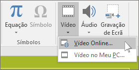 O botão no friso para inserir um vídeo online no PowerPoint