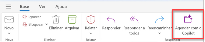 Mostra a barra de ferramentas do Outlook com o botão "Agendar com o Copilot" realçado.