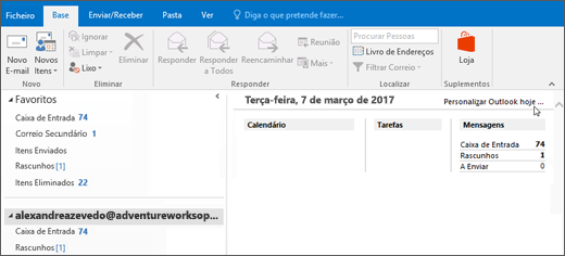Captura de ecrã a mostrar a vista Outlook Hoje no Outlook, com o nome do proprietário da caixa de correio, o dia e a data atuais e o calendário, tarefas e mensagens associados do dia.