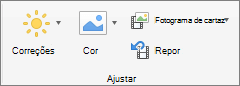 O screenshot mostra o grupo Ajustar no separador formato de vídeo com opções de Correções, Cor, Poster Frame e Reset.