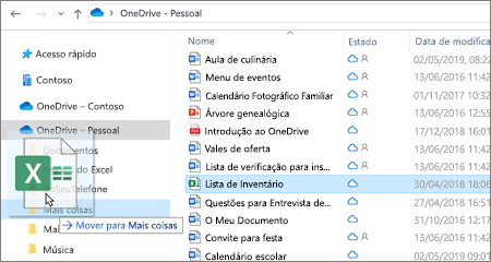 Captura de ecrã a mostrar um ficheiro a ser movido para uma pasta diferente no OneDrive.