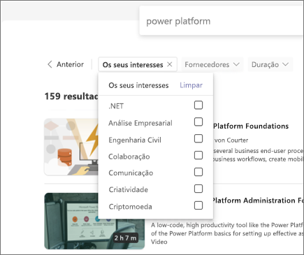 Captura de ecrã a mostrar Viva Learning a realçar o filtro "Os Seus Interesses" para conteúdo na barra de pesquisa.