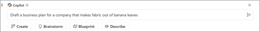 Captura de ecrã a mostrar a caixa de texto do Copilot na tela. Pedido "Elabora um plano de negócios para uma empresa que produz tecido a partir de folhas de banana" escrito na caixa de texto.