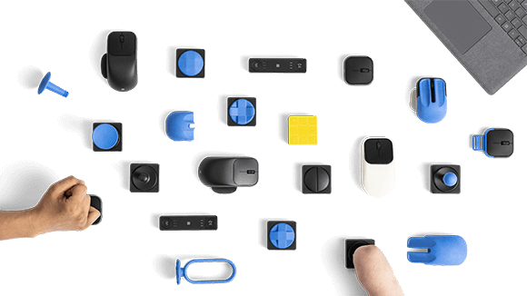 Imagine cu toate accesoriile adaptive Microsoft prezentate într-un model de grilă.