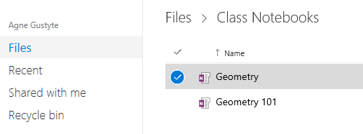 Un blocnotes școlar este selectat în folderul de blocnotes școlar din OneDrive.