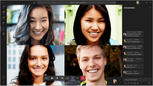 Elevi/studenți într-un chat video în Teams