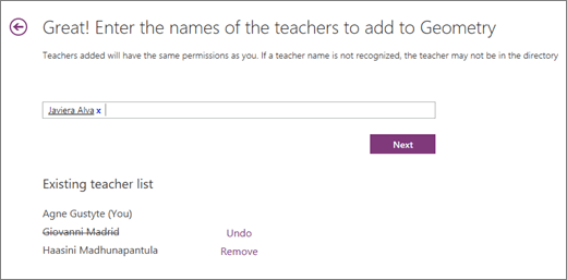 S-a adăugat un nume de profesori și altul a fost eliminat din blocnotes școlar. Numele eliminate tăiat cu o linie.