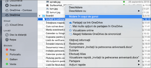 Selectarea meniului contextual pentru ștergerea unui fișier din OneDrive în Finder pe Mac