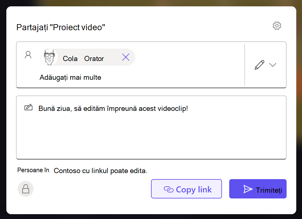 Trimiteți o notificare prin e-mail colegilor pentru a partaja proiectul Clipchamp