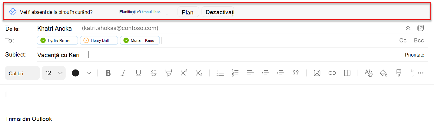 Captură de ecran a unei sugestii în linie pentru planificarea timpului liber în timp ce compuneți un mesaj de e-mail în Outlook