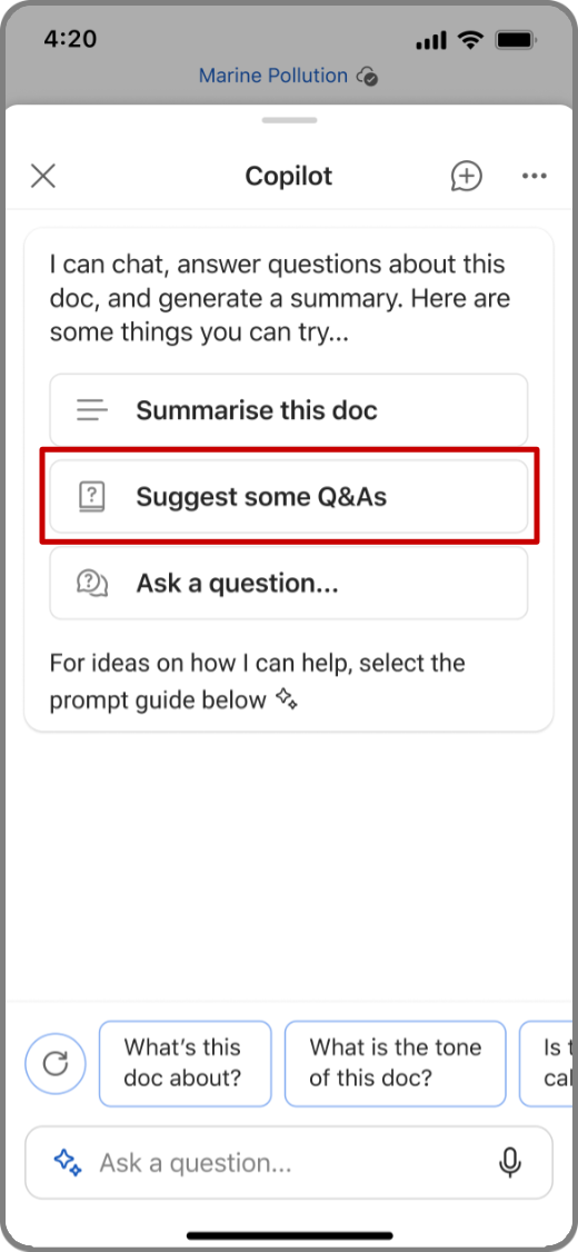 Captură de ecran cu Copilot în Word pe un dispozitiv iOS, cu solicitarea Sugerați câteva Întrebări și Răspunsuri evidențiată