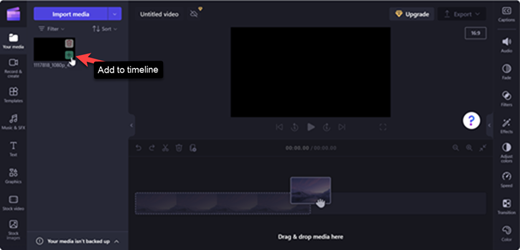 Снимок экрана: страница редактора Clipchamp с указателем на параметр "Добавить в временная шкала" на видео.