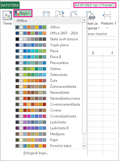 Galerija boja teme otvorena pomoću dugmeta „Boje“ na kartici „Raspored stranice“