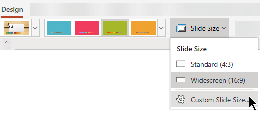 Opcije za veličinu slajda dostupne su na desnom kraju kartice „Dizajn“ na traci sa alatkama u programu PowerPoint Online