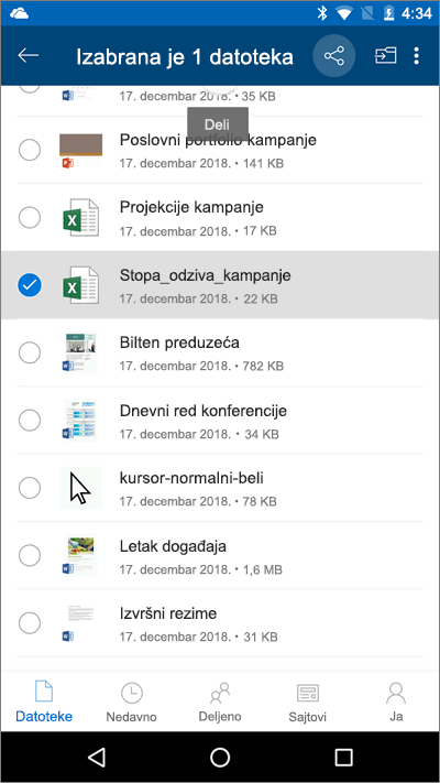 Snimak ekrana OneDrive aplikacije za mobilne uređaje na kojem je izabrana datoteka i istaknuta ikona za otpremanje