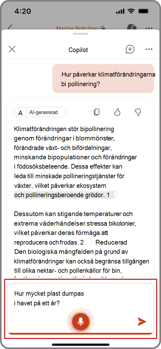 Skärmbild av Copilot i PowerPoint på en iOS-enhet med röstinmatningsfunktionen markerad
