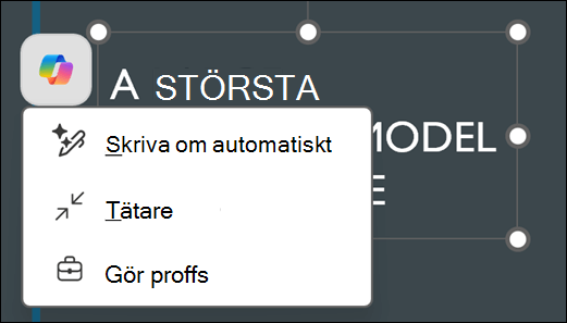 En textruta markerad i PowerPoint visar Copilot-knappen. När du väljer den visas snabbmenyn för med alternativen Automatisk omskrivning, Kondens och Gör proffsiga.