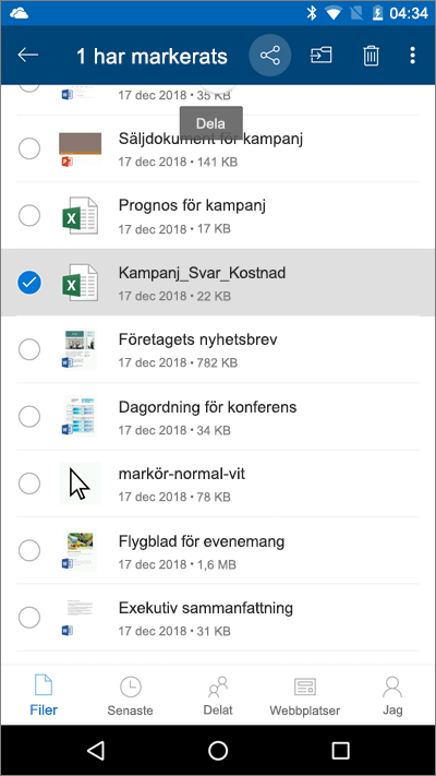 Skärmbild av OneDrive mobilapp med en fil vald och ikonen för uppladdning markerad