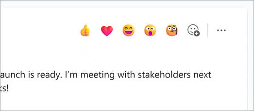 Skärmbild som visar emoji för snabbreaktion ovanför ett chattmeddelande