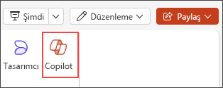 PowerPoint şerit menüsündeki Copilot düğmesinin ekran görüntüsü