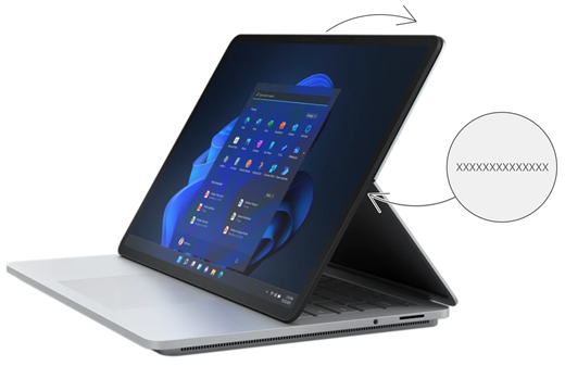 Surface Laptop Studio cihazında seri numarasının arkanın ortasında olduğunu gösterir.