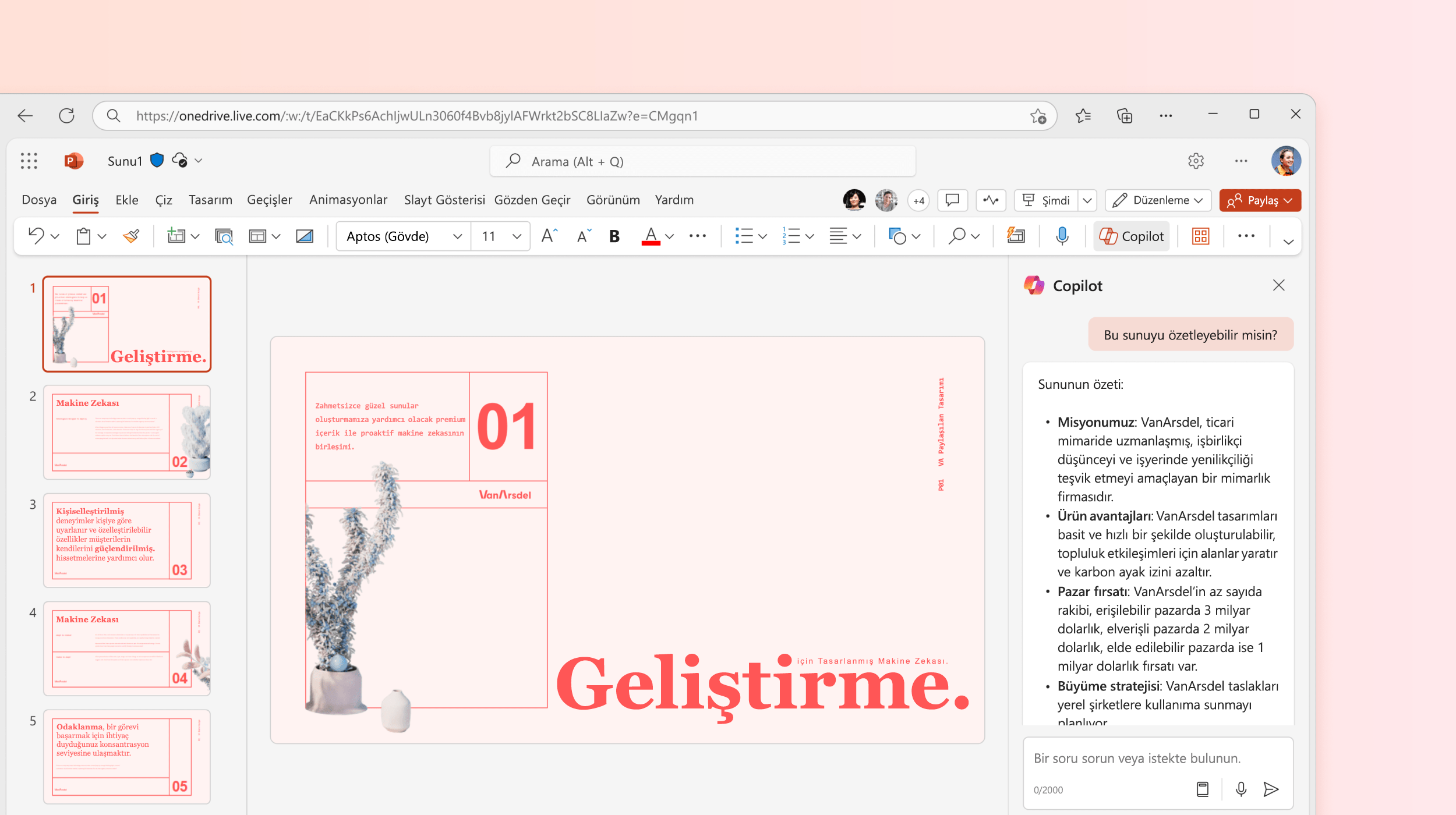 PowerPoint'te Copilot'un sunumu özetlediğini gösteren ekran görüntüsü.