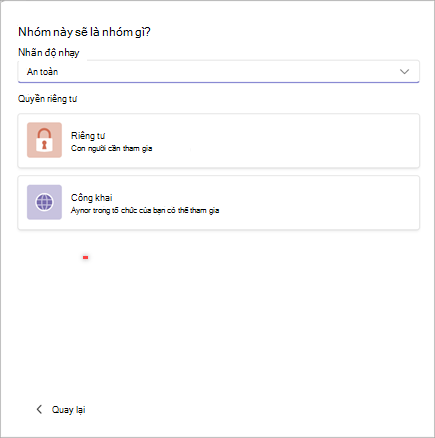 Ảnh chụp màn hình cửa sổ tạo nhóm mới trong Microsoft Teams với các tùy chọn đặt độ nhạy cảm là "Bảo mật" và quyền riêng tư dưới dạng "Riêng tư" hoặc "Công khai".