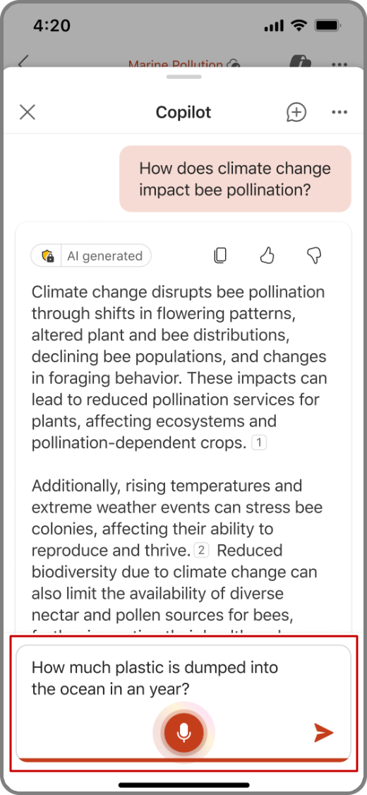 Ảnh chụp màn hình Copilot trong PowerPoint trên thiết bị iOS với khả năng nhập bằng giọng nói được tô sáng